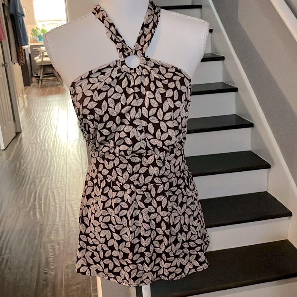Oscar de La Renta Brown & White Sleeveless Summer Top Ties behind the neck.